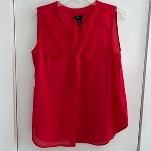 Gap V-Neck Sleeveless Cotton Button Down Top in Red All About It